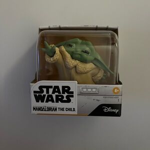 NWT STAR WARS The Bounty Collection “Baby Yoda” Force Moment figurine